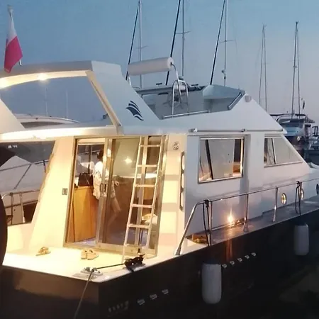 Mio Mare Botel